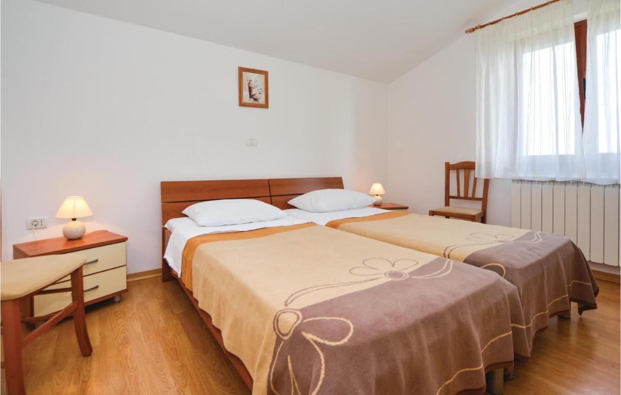 2 Bedroom Amazing Apartment In Portorož Buitenkant foto